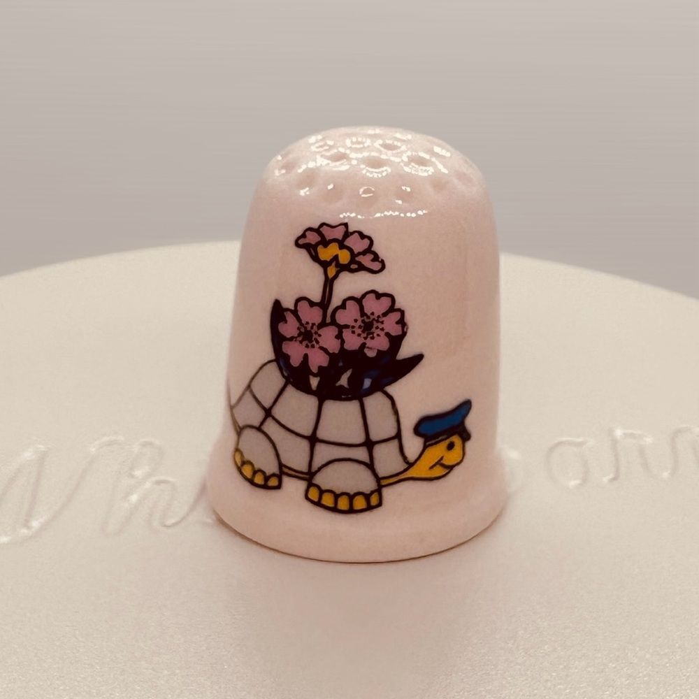 Vintage Ceramic Thimble – Turtle & Pink Flowers Design – Excellent Condition